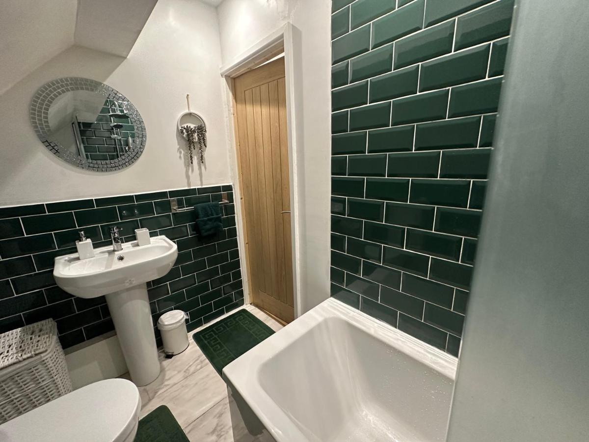 Charming 3-Bed Home Minutes From City Centre Нотингам Екстериор снимка